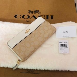 ❌sold❌ Zip wallet in Signature Jacquard